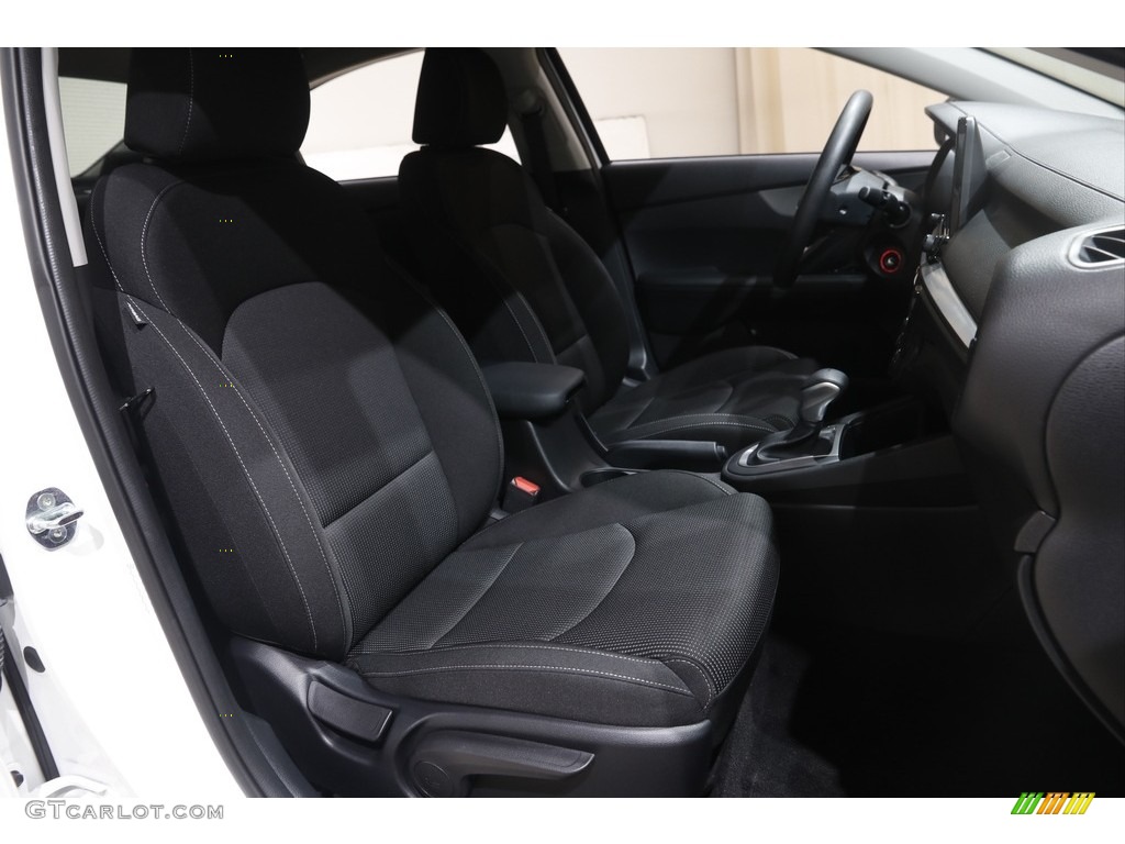 2021 Forte LXS - Clear White / Black photo #14