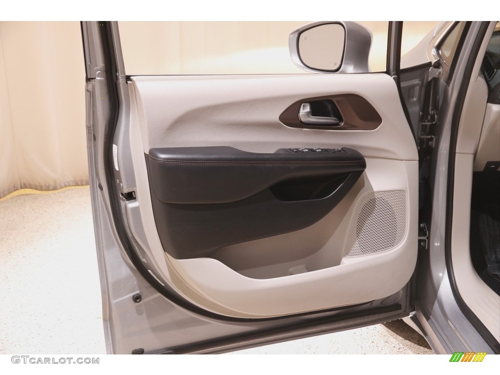 2018 Pacifica Touring L Plus - Billet Silver Metallic / Black/Alloy photo #4