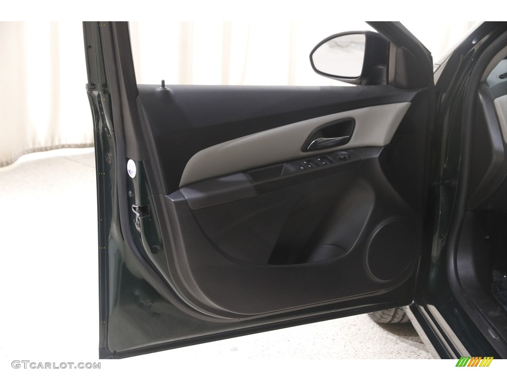 2014 Cruze LS - Rainforest Green Metallic / Jet Black/Medium Titanium photo #4