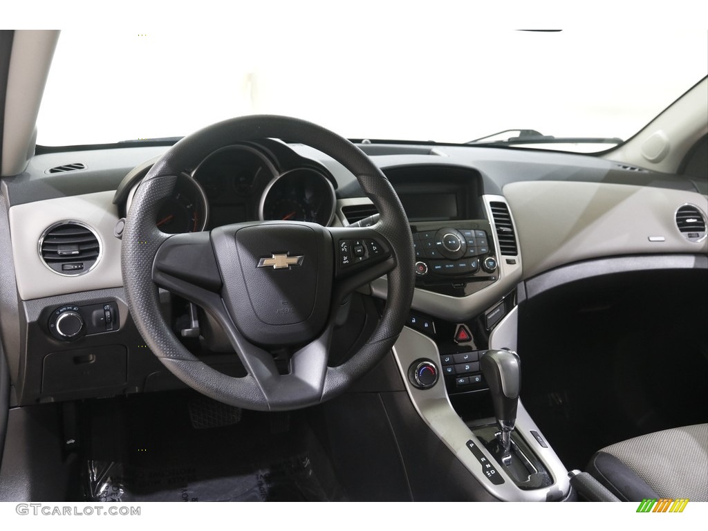 2014 Cruze LS - Rainforest Green Metallic / Jet Black/Medium Titanium photo #6
