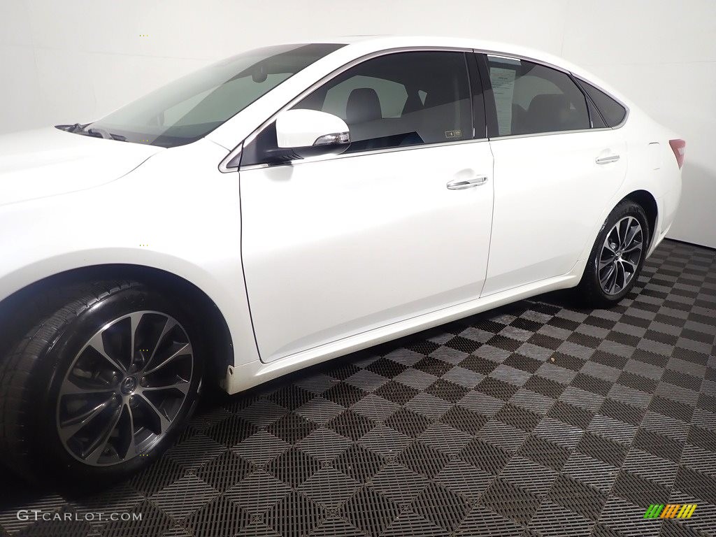 2018 Avalon XLE - Blizzard White Pearl / Light Gray photo #10