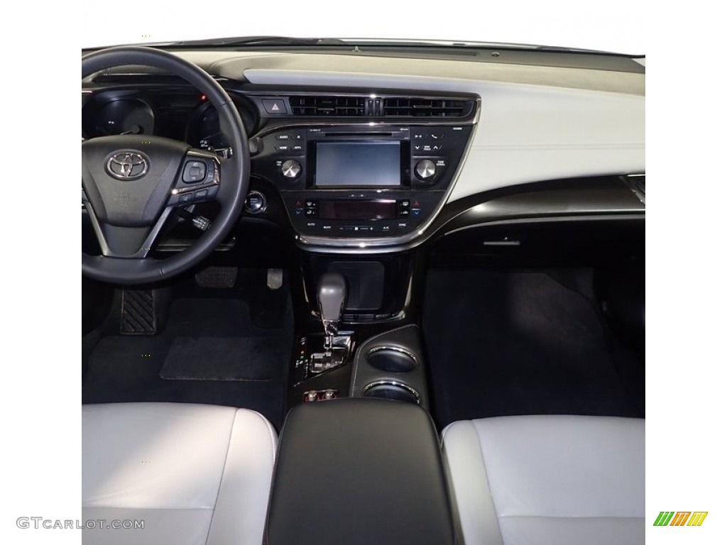 2018 Avalon XLE - Blizzard White Pearl / Light Gray photo #25