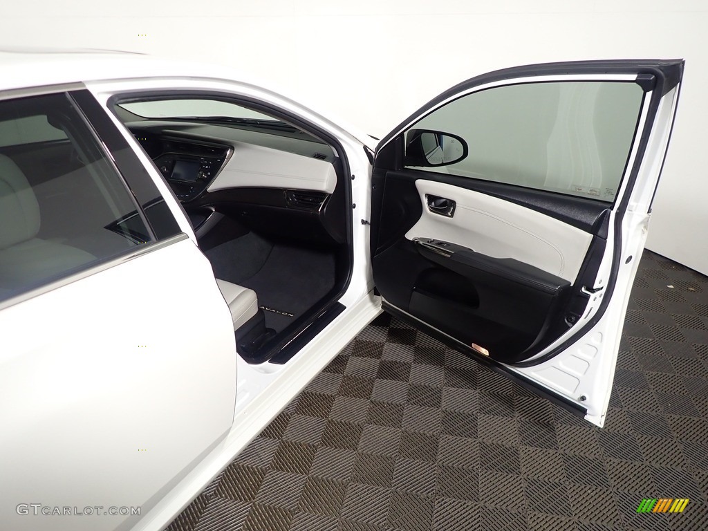 2018 Avalon XLE - Blizzard White Pearl / Light Gray photo #38