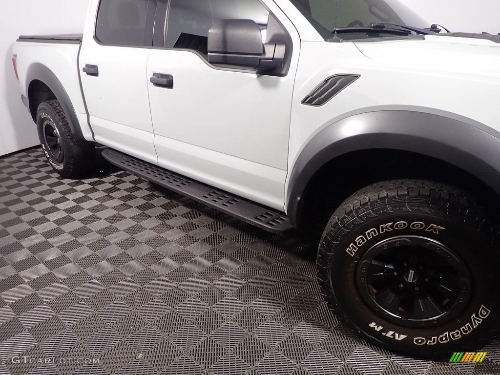 2017 F150 SVT Raptor SuperCrew 4x4 - Oxford White / Black photo #4