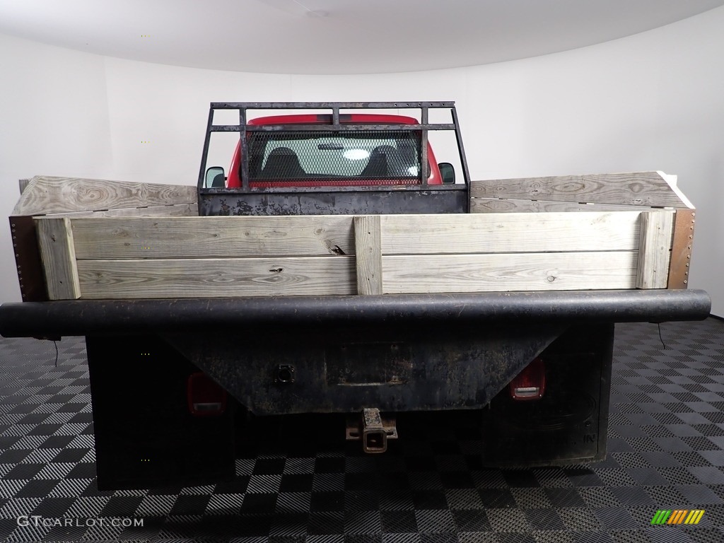 2002 F450 Super Duty Regular Cab 4x4 Stake Truck - Vermillion Red / Medium Graphite photo #4