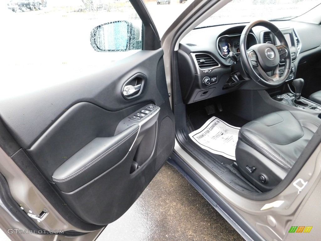 2020 Cherokee Latitude Plus 4x4 - Light Brownstone Pearl / Black photo #14