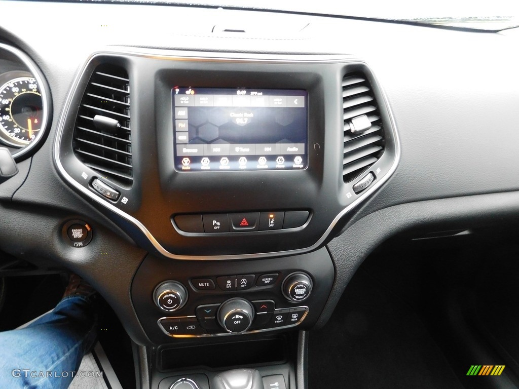 2020 Cherokee Latitude Plus 4x4 - Light Brownstone Pearl / Black photo #23