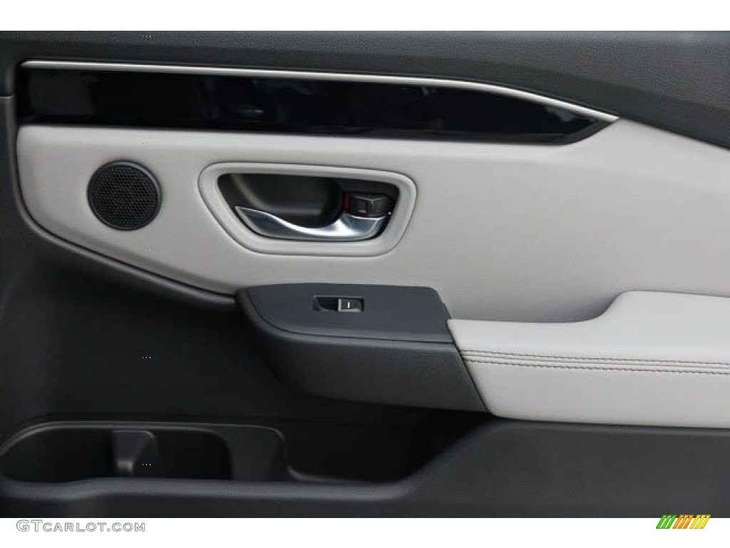 2023 Honda Pilot EX-L Gray Door Panel Photo #145793104