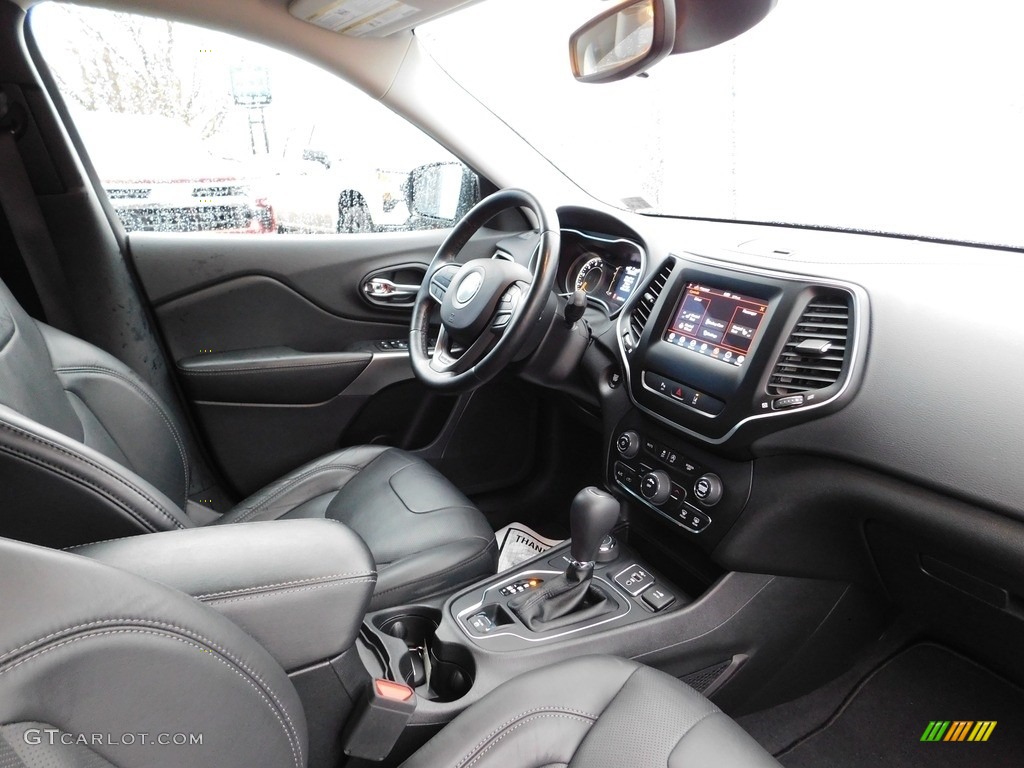 2020 Cherokee Latitude Plus 4x4 - Light Brownstone Pearl / Black photo #39