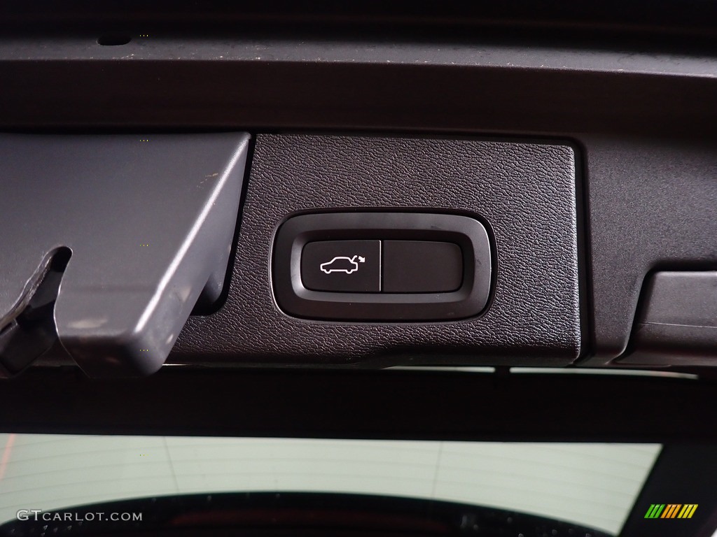 2018 XC60 T5 AWD Momentum - Onyx Black Metallic / Amber photo #15
