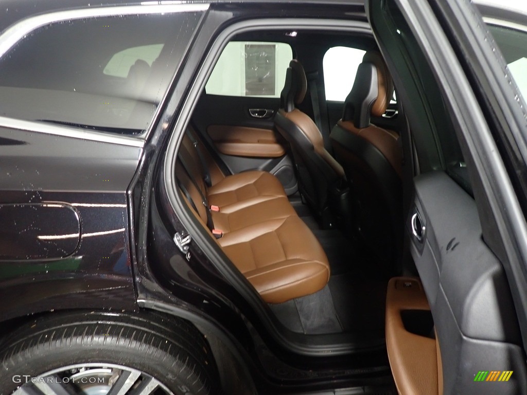 2018 XC60 T5 AWD Momentum - Onyx Black Metallic / Amber photo #36