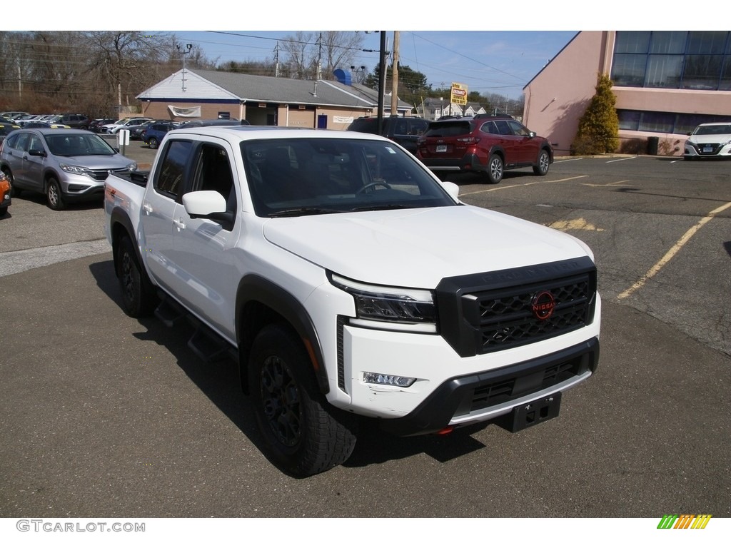 2022 Frontier Pro-4X Crew Cab 4x4 - Glacier White / Charcoal photo #3