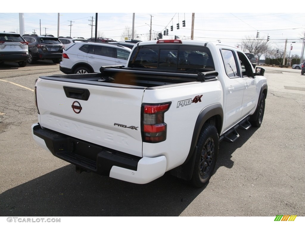 2022 Frontier Pro-4X Crew Cab 4x4 - Glacier White / Charcoal photo #5