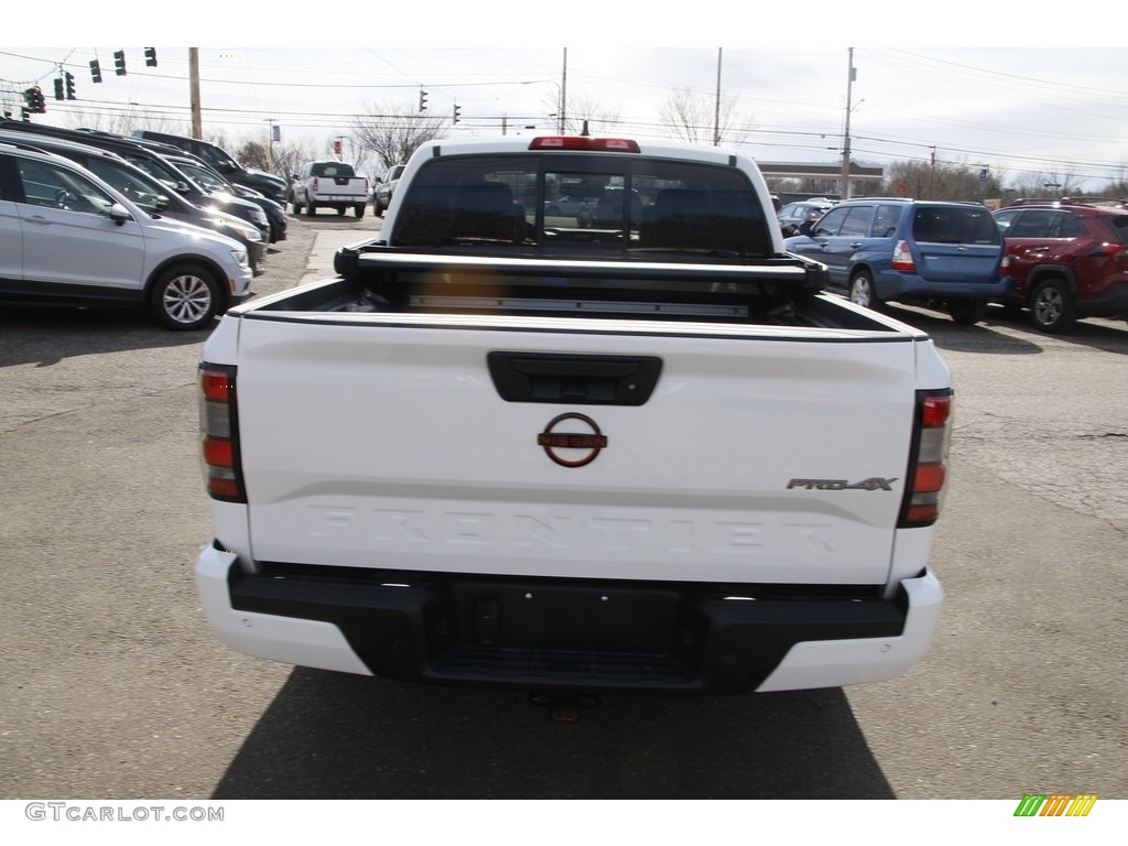 2022 Frontier Pro-4X Crew Cab 4x4 - Glacier White / Charcoal photo #6