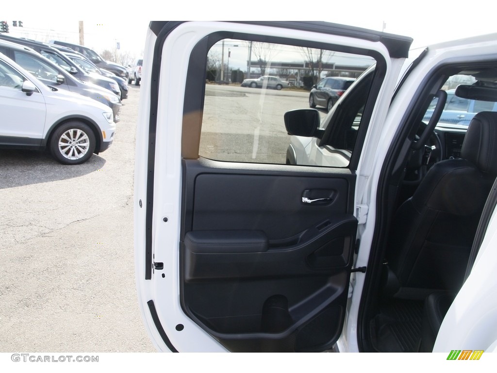 2022 Frontier Pro-4X Crew Cab 4x4 - Glacier White / Charcoal photo #12