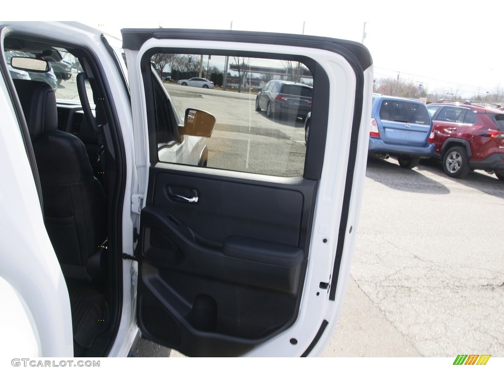 2022 Frontier Pro-4X Crew Cab 4x4 - Glacier White / Charcoal photo #15