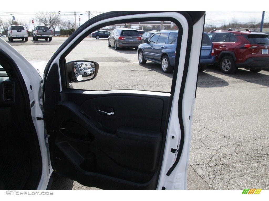 2022 Frontier Pro-4X Crew Cab 4x4 - Glacier White / Charcoal photo #16
