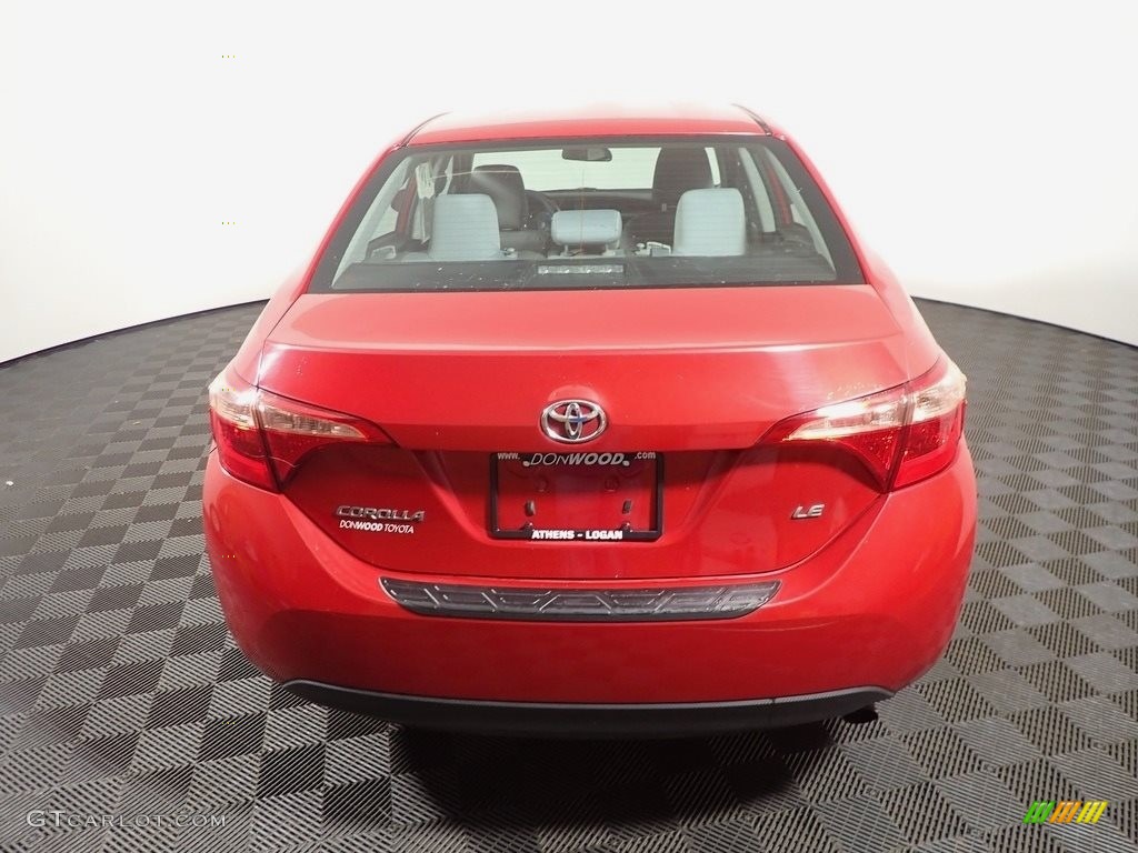 2018 Corolla LE - Barcelona Red Metallic / Ash/Dark Gray photo #11