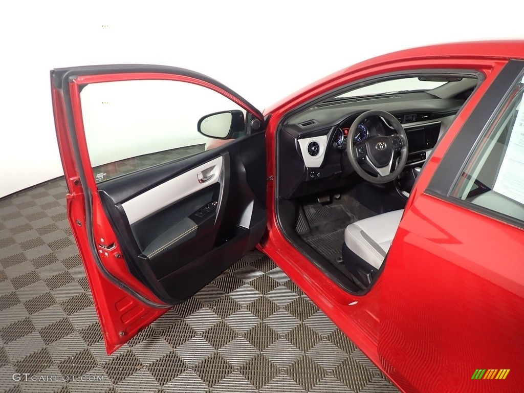 2018 Corolla LE - Barcelona Red Metallic / Ash/Dark Gray photo #16