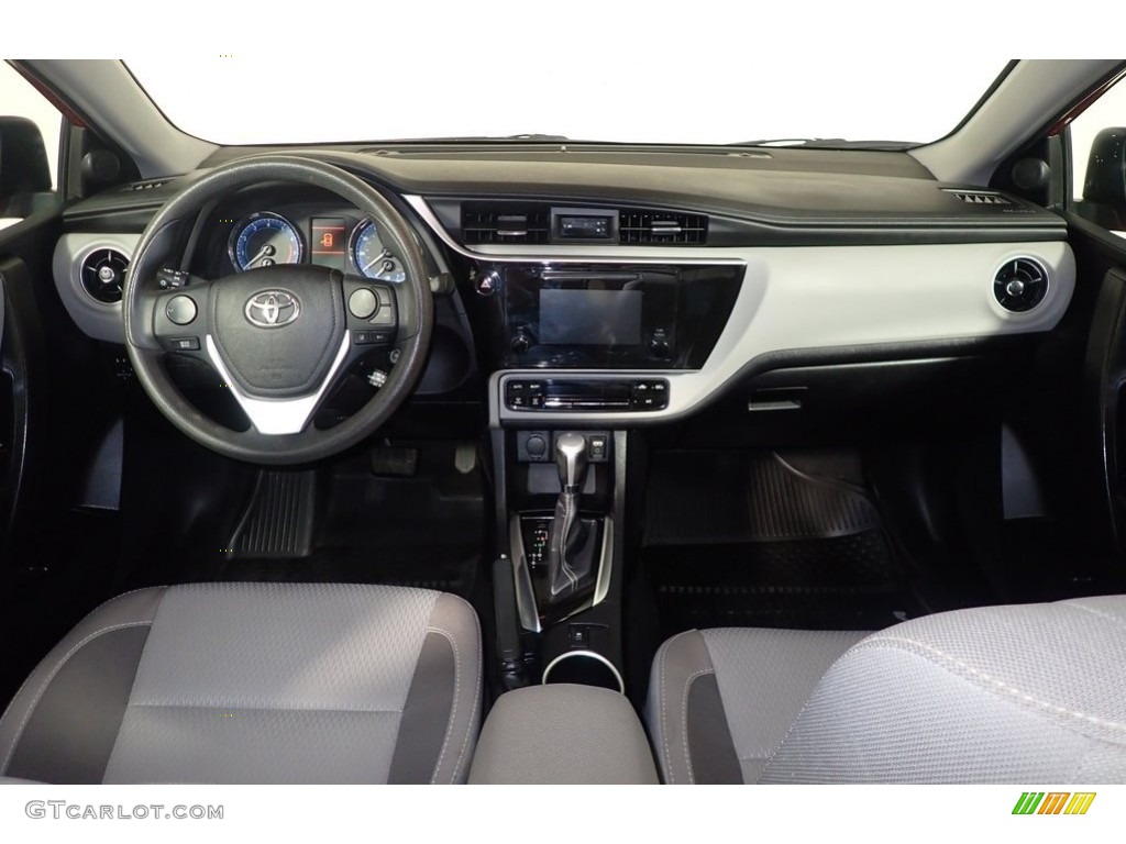 2018 Corolla LE - Barcelona Red Metallic / Ash/Dark Gray photo #20