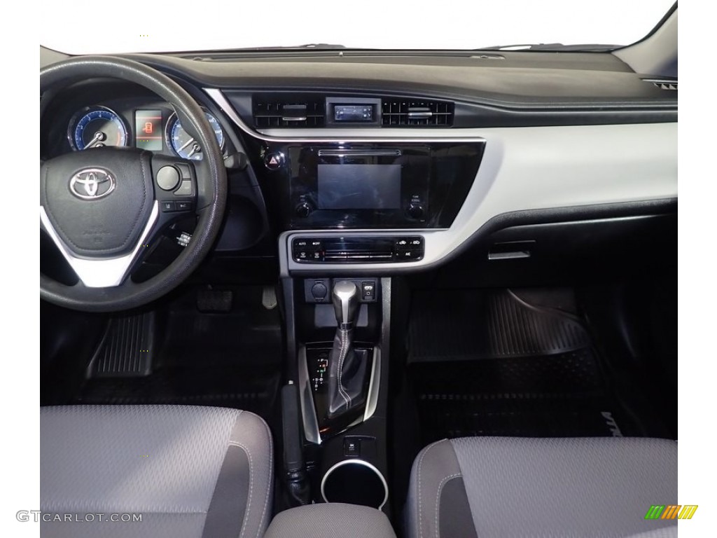 2018 Corolla LE - Barcelona Red Metallic / Ash/Dark Gray photo #21