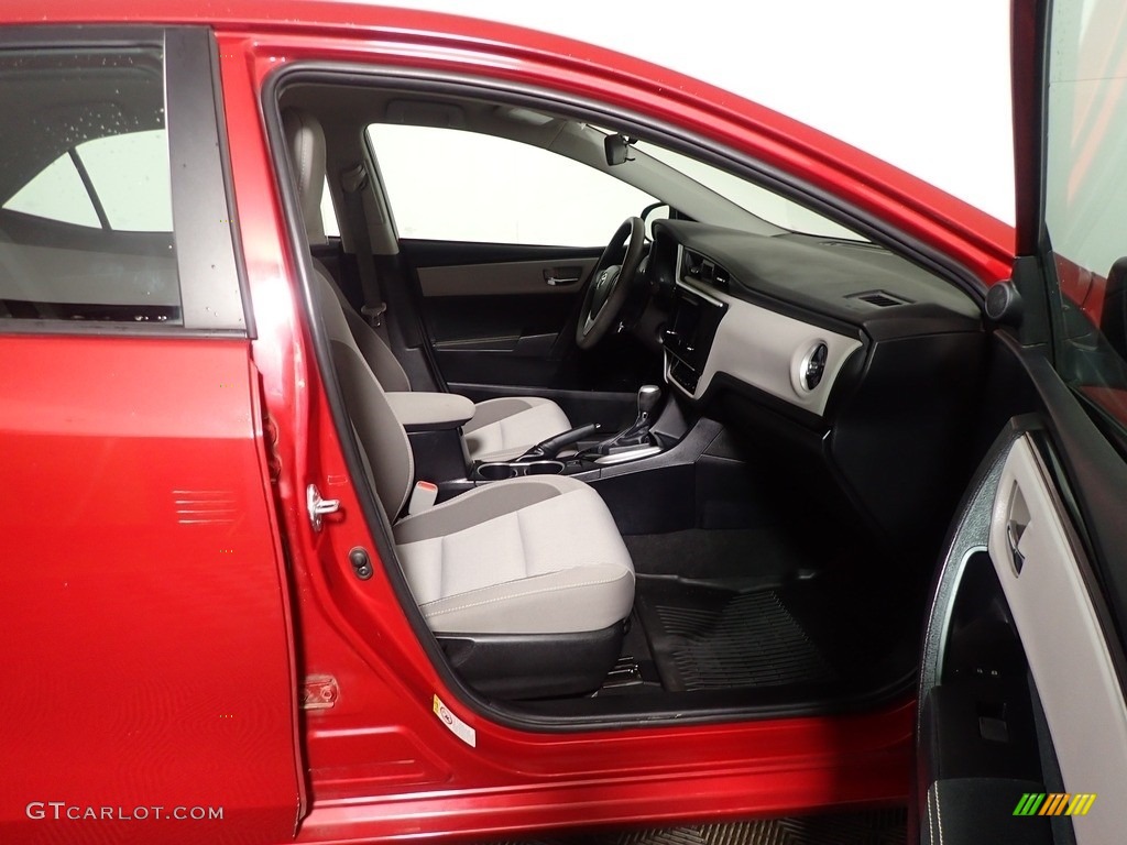 2018 Corolla LE - Barcelona Red Metallic / Ash/Dark Gray photo #35