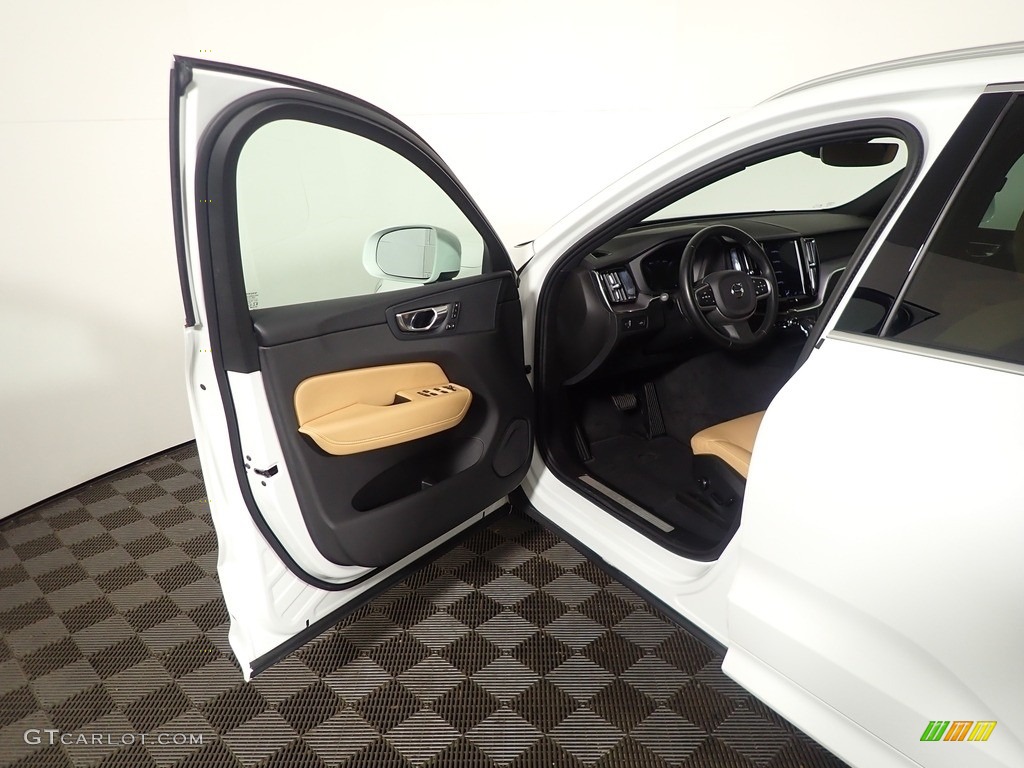 2020 XC60 T6 AWD Momentum - Ice White / Amber photo #18