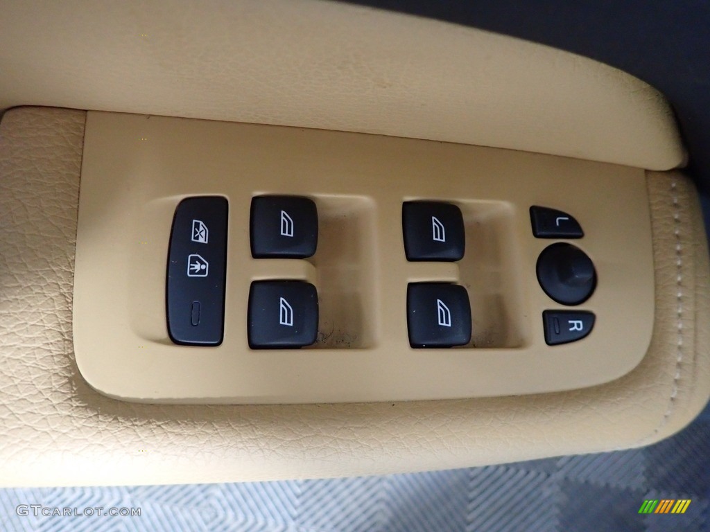 2020 XC60 T6 AWD Momentum - Ice White / Amber photo #19