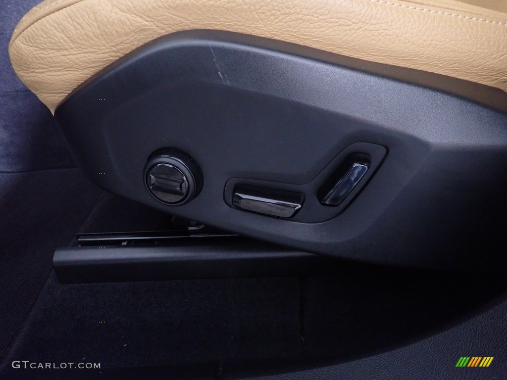 2020 XC60 T6 AWD Momentum - Ice White / Amber photo #21