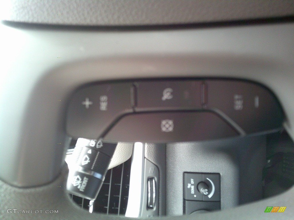 2017 Traverse LS AWD - Silver Ice Metallic / Dark Titanium/Light Titanium photo #16