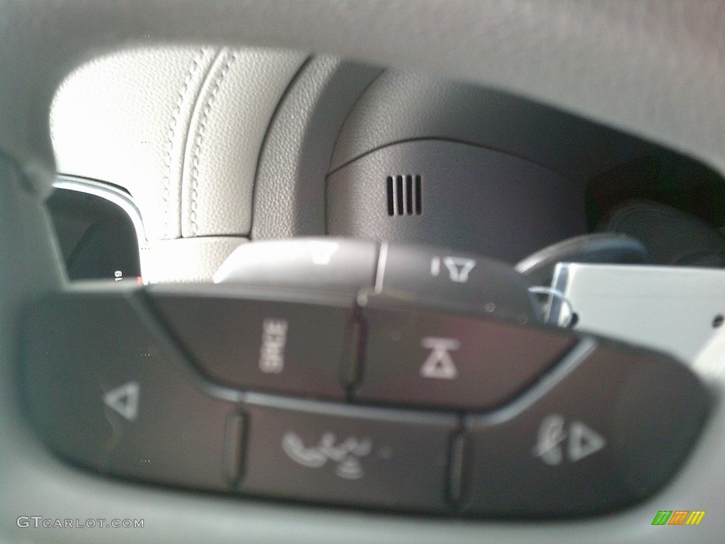2017 Traverse LS AWD - Silver Ice Metallic / Dark Titanium/Light Titanium photo #17