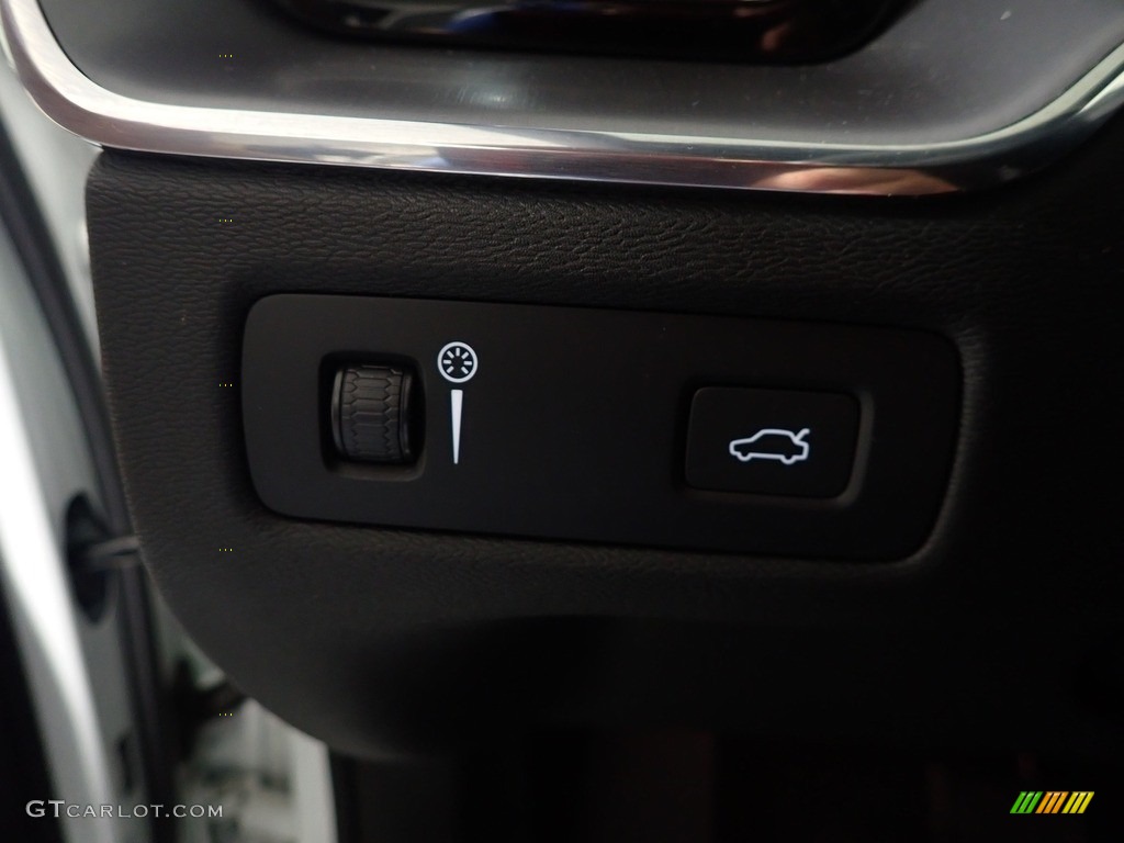 2020 XC60 T6 AWD Momentum - Ice White / Amber photo #29