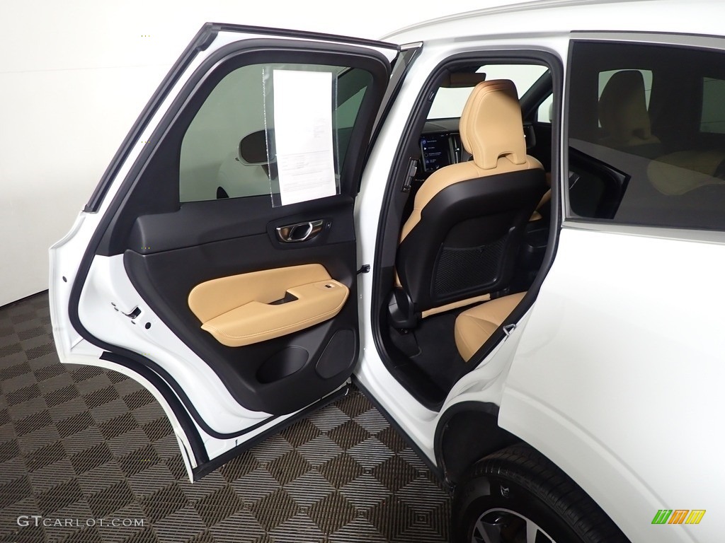 2020 XC60 T6 AWD Momentum - Ice White / Amber photo #32