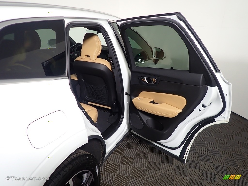 2020 XC60 T6 AWD Momentum - Ice White / Amber photo #34