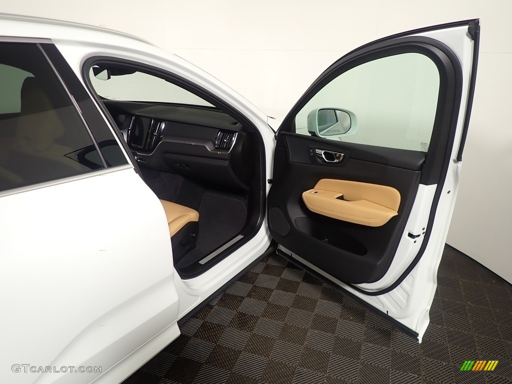2020 XC60 T6 AWD Momentum - Ice White / Amber photo #36