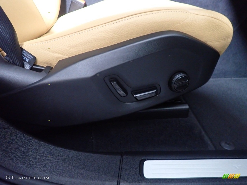 2020 XC60 T6 AWD Momentum - Ice White / Amber photo #38