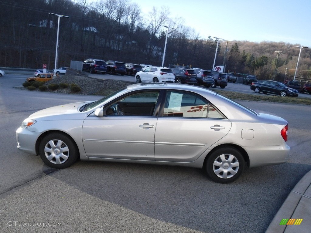 2004 Camry LE - Lunar Mist Metallic / Stone photo #10
