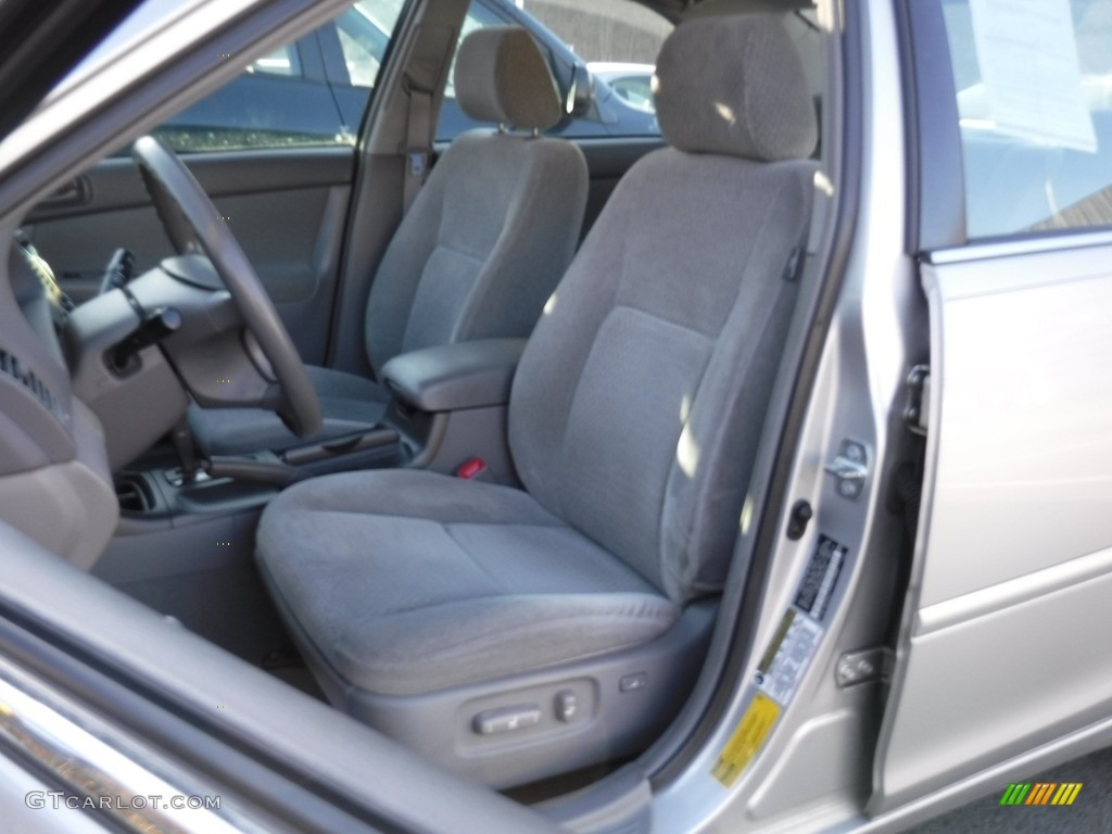 2004 Camry LE - Lunar Mist Metallic / Stone photo #17