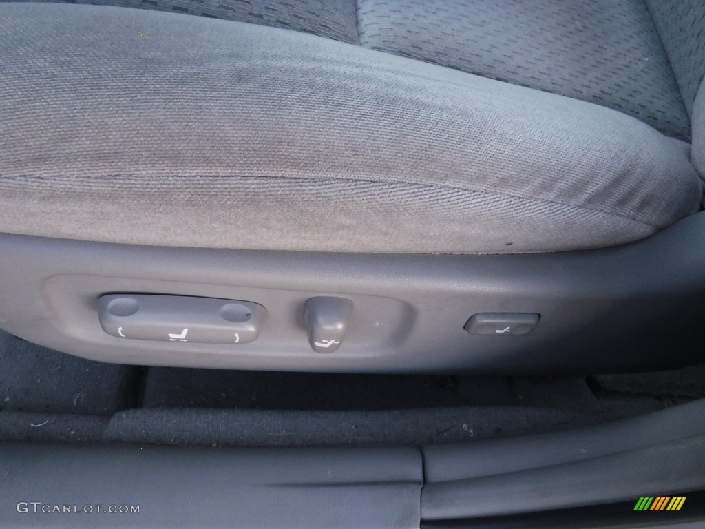 2004 Camry LE - Lunar Mist Metallic / Stone photo #18