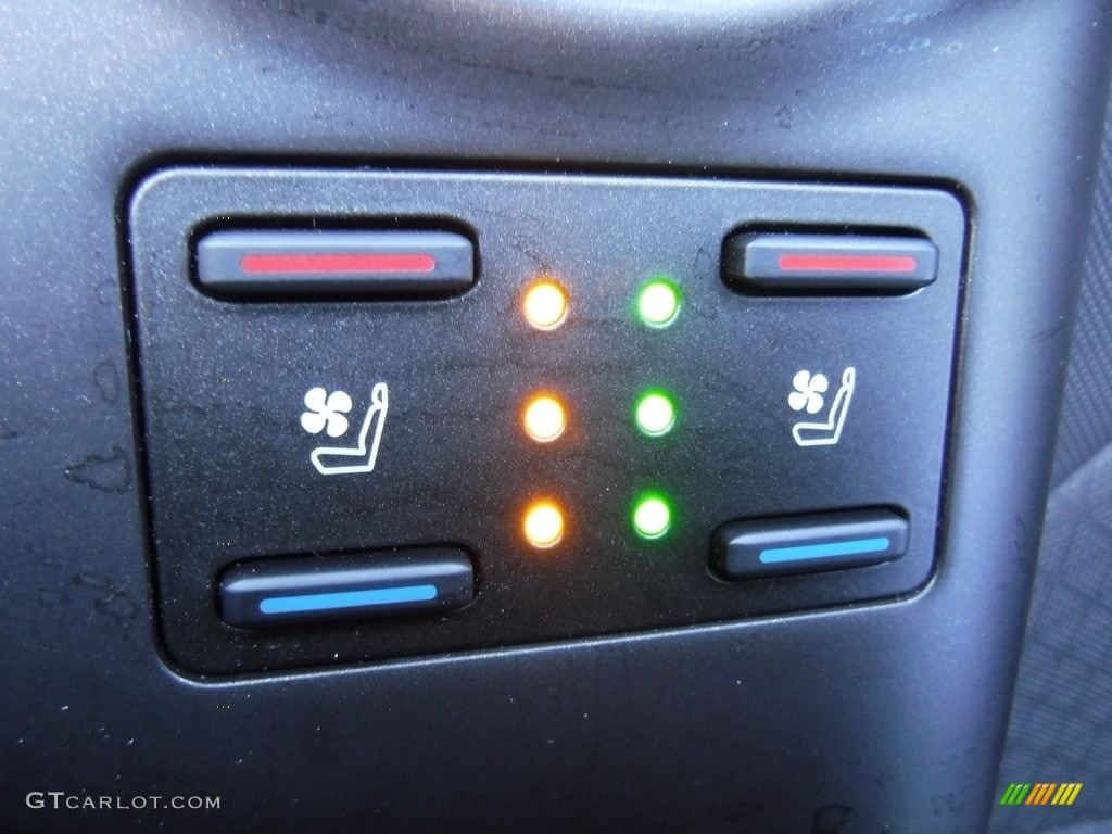 2023 Toyota Camry XSE Hybrid Controls Photos