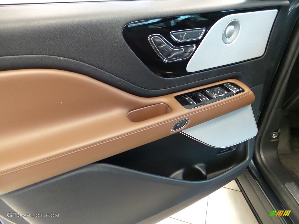 2022 Lincoln Aviator Grand Touring AWD Door Panel Photos