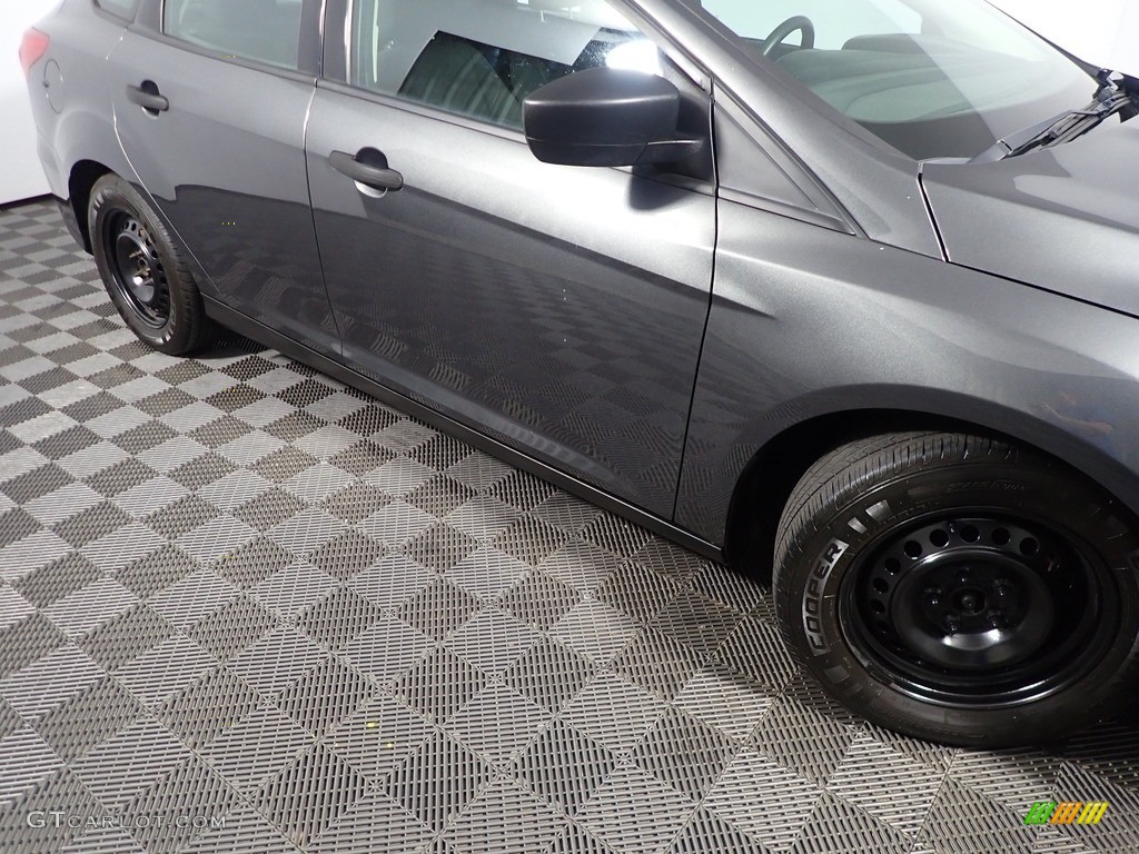 2016 Focus S Sedan - Magnetic / Charcoal Black photo #4