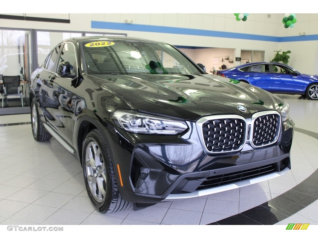 2022 X4 xDrive30i - Black Sapphire Metallic / Black photo #3