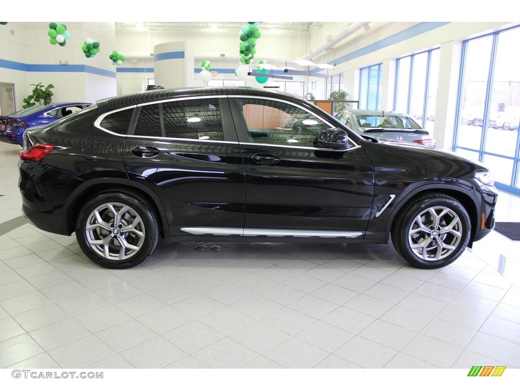 2022 X4 xDrive30i - Black Sapphire Metallic / Black photo #4