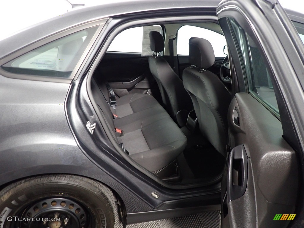 2016 Focus S Sedan - Magnetic / Charcoal Black photo #33