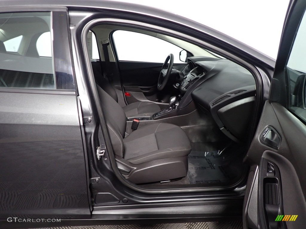 2016 Focus S Sedan - Magnetic / Charcoal Black photo #35
