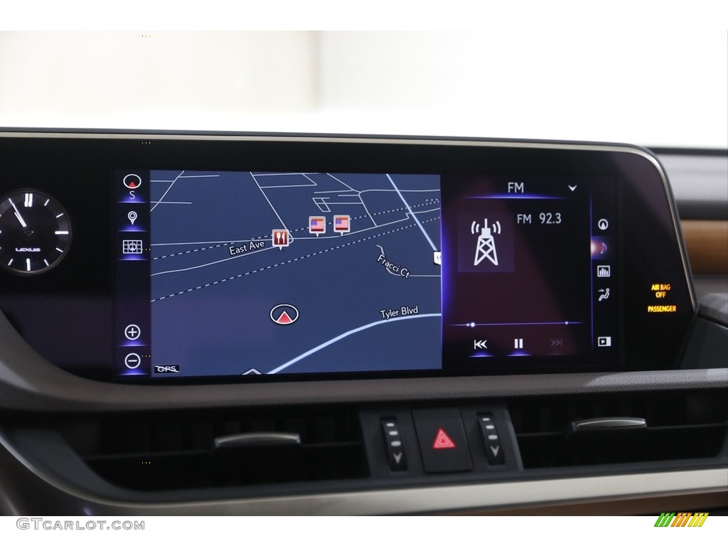 2019 Lexus ES 300h Navigation Photos