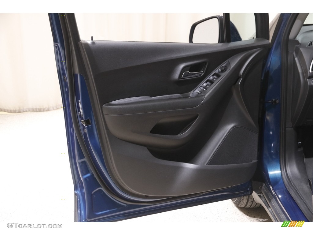 2020 Trax LT - Pacific Blue Metallic / Jet Black photo #4