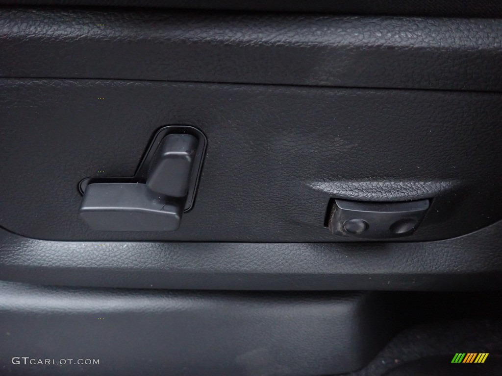 2023 2500 Big Horn Crew Cab 4x4 - Black / Black photo #17