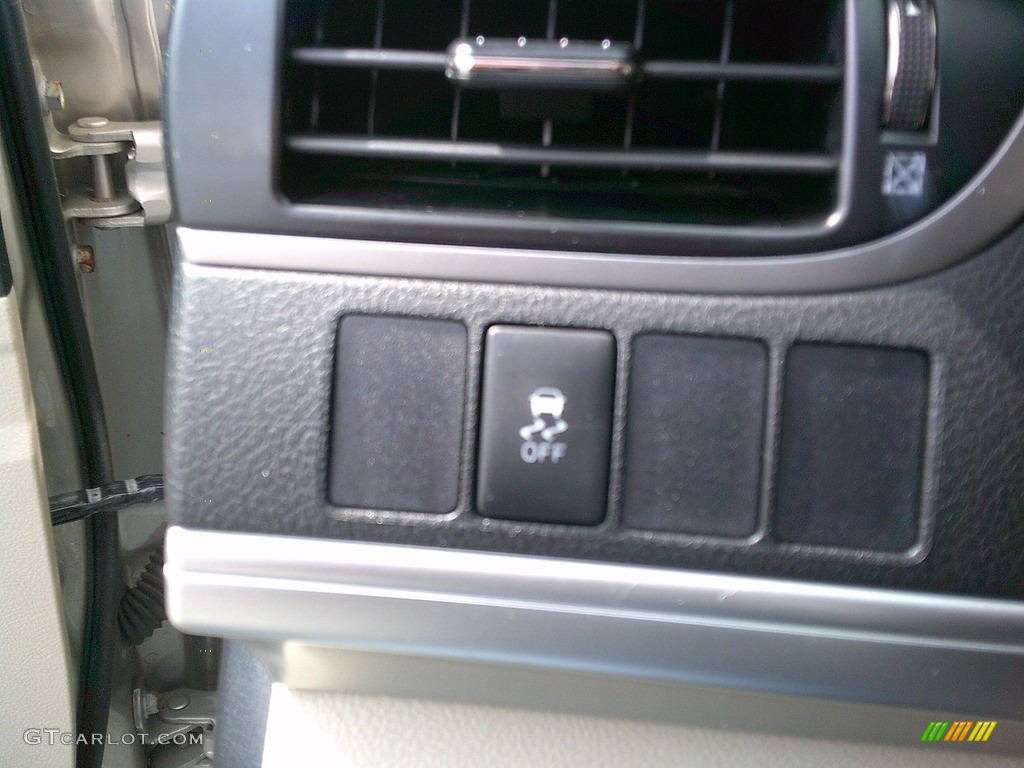 2014 Camry LE - Creme Brulee Metallic / Ivory photo #12